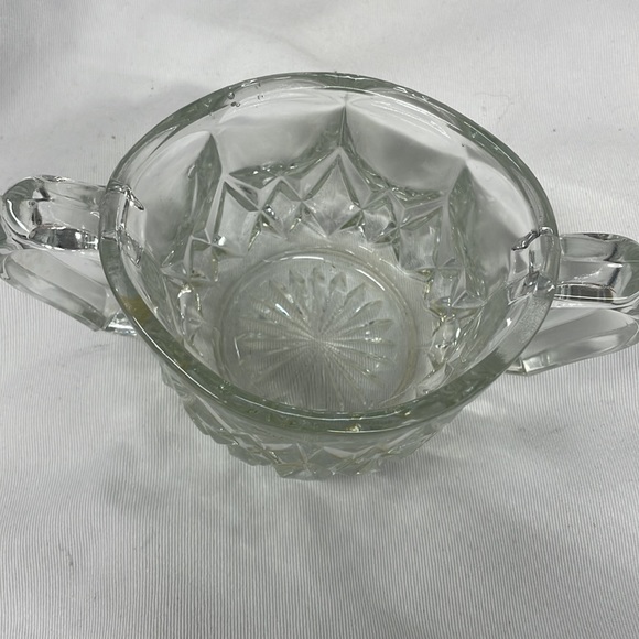 Vintage pressed glass sugar bowl - Picture 6 of 7